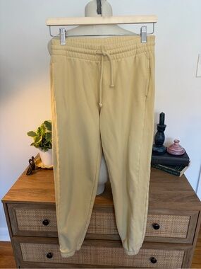 Aritzia Tna Cozy Fleece Boyfriend Sweatpants XS Yellow